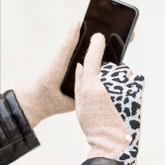 Leopard-Contrast Wool-Blend Touch Screen Gloves - Picture 2 of 5